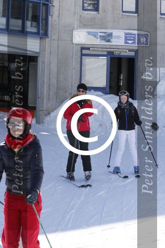Lech, 27 Februari 2013
Wintersport, skieen
Linda de Mol met kinderen
Foto Peter Smulders BV