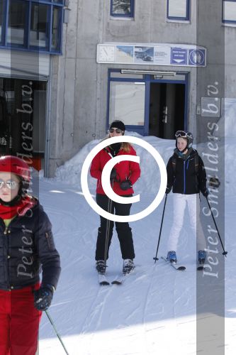 Lech, 27 Februari 2013
Wintersport, skieen
Linda de Mol met kinderen
Foto Peter Smulders BV