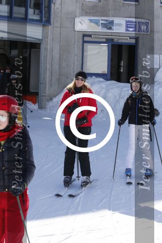 Lech, 27 Februari 2013
Wintersport, skieen
Linda de Mol met kinderen
Foto Peter Smulders BV