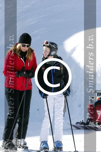 Lech, 27 Februari 2013
Wintersport, skieen
Linda de Mol met kinderen
Foto Peter Smulders BV