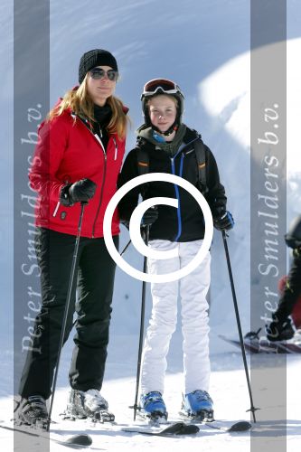Lech, 27 Februari 2013
Wintersport, skieen
Linda de Mol met kinderen
Foto Peter Smulders BV