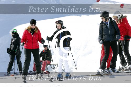 Lech, 27 Februari 2013
Wintersport, skieen
Linda de Mol met kinderen
Foto Peter Smulders BV