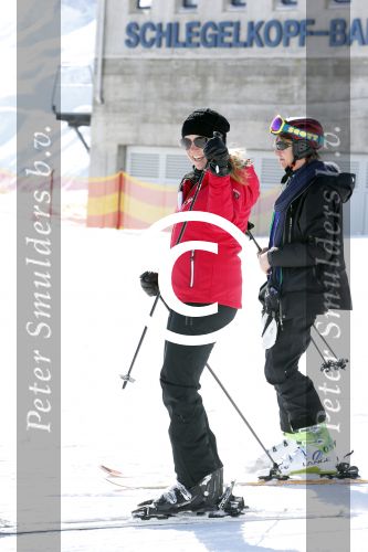 Lech, 27 Februari 2013
Wintersport, skieen
Linda de Mol met kinderen
Foto Peter Smulders BV