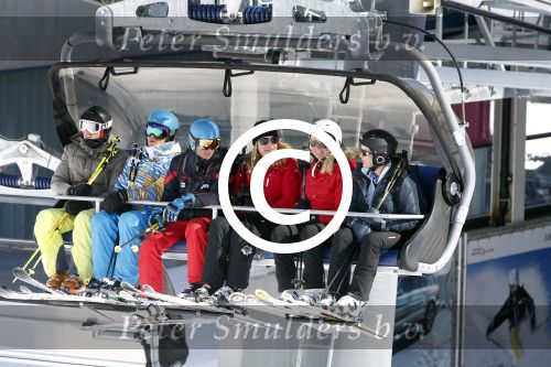 Lech, 27 Februari 2013
Wintersport, skieen
Linda de Mol met kinderen
Foto Peter Smulders BV