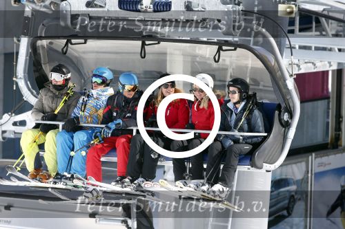 Lech, 27 Februari 2013
Wintersport, skieen
Linda de Mol met kinderen
Foto Peter Smulders BV
