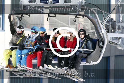 Lech, 27 Februari 2013
Wintersport, skieen
Linda de Mol met kinderen
Foto Peter Smulders BV