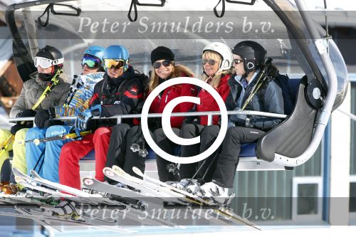 Lech, 27 Februari 2013
Wintersport, skieen
Linda de Mol met kinderen
Foto Peter Smulders BV
