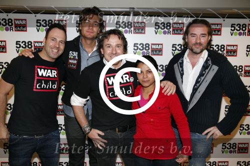 Amsterdam 19 maart 2013
Marco Borsato, ex-kindsoldate Gabriela, 538 DJ\'s: Barry Paf, Frank Dane en Jeroen Nieuwenhuize bij persconferentie War Child en radio 538.
Peter Smulders bv