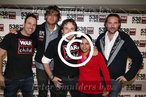 Amsterdam 19 maart 2013
Marco Borsato, ex-kindsoldate Gabriela, 538 DJ\'s: Barry Paf, Frank Dane en Jeroen Nieuwenhuize bij persconferentie War Child en radio 538.
Peter Smulders bv