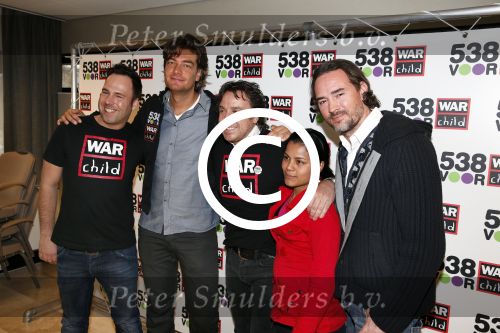 Amsterdam 19 maart 2013
Marco Borsato, ex-kindsoldate Gabriela, 538 DJ\'s: Barry Paf, Frank Dane en Jeroen Nieuwenhuize bij persconferentie War Child en radio 538.
Peter Smulders bv