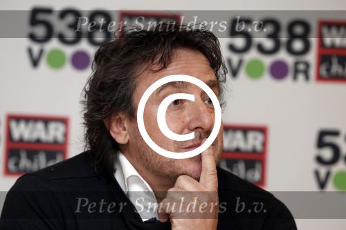Amsterdam 19 maart 2013
Marco Borsato, ex-kindsoldate Gabriela, 538 DJ\'s: Barry Paf, Frank Dane en Jeroen Nieuwenhuize bij persconferentie War Child en radio 538.
Peter Smulders bv