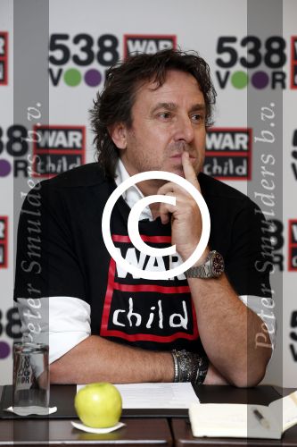 Amsterdam 19 maart 2013
Marco Borsato, ex-kindsoldate Gabriela, 538 DJ\'s: Barry Paf, Frank Dane en Jeroen Nieuwenhuize bij persconferentie War Child en radio 538.
Peter Smulders bv