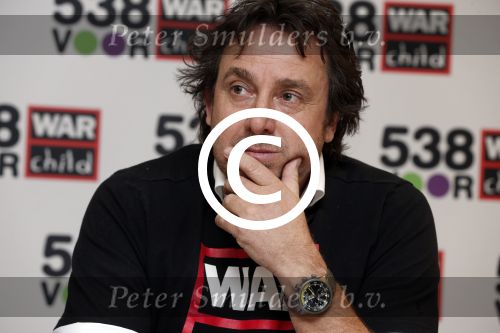 Amsterdam 19 maart 2013
Marco Borsato, ex-kindsoldate Gabriela, 538 DJ\'s: Barry Paf, Frank Dane en Jeroen Nieuwenhuize bij persconferentie War Child en radio 538.
Peter Smulders bv