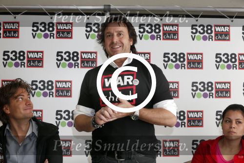 Amsterdam 19 maart 2013
Marco Borsato, ex-kindsoldate Gabriela, 538 DJ\'s: Barry Paf, Frank Dane en Jeroen Nieuwenhuize bij persconferentie War Child en radio 538.
Peter Smulders bv