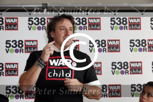 Amsterdam 19 maart 2013
Marco Borsato, ex-kindsoldate Gabriela, 538 DJ\'s: Barry Paf, Frank Dane en Jeroen Nieuwenhuize bij persconferentie War Child en radio 538.
Peter Smulders bv