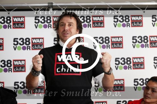 Amsterdam 19 maart 2013
Marco Borsato, ex-kindsoldate Gabriela, 538 DJ\'s: Barry Paf, Frank Dane en Jeroen Nieuwenhuize bij persconferentie War Child en radio 538.
Peter Smulders bv