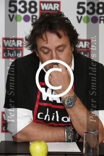 Amsterdam 19 maart 2013
Marco Borsato, ex-kindsoldate Gabriela, 538 DJ\'s: Barry Paf, Frank Dane en Jeroen Nieuwenhuize bij persconferentie War Child en radio 538.
Peter Smulders bv