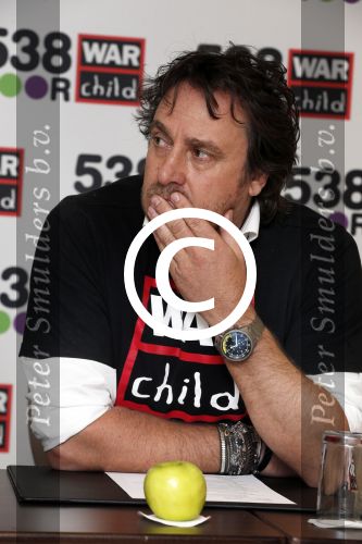 Amsterdam 19 maart 2013
Marco Borsato, ex-kindsoldate Gabriela, 538 DJ\'s: Barry Paf, Frank Dane en Jeroen Nieuwenhuize bij persconferentie War Child en radio 538.
Peter Smulders bv