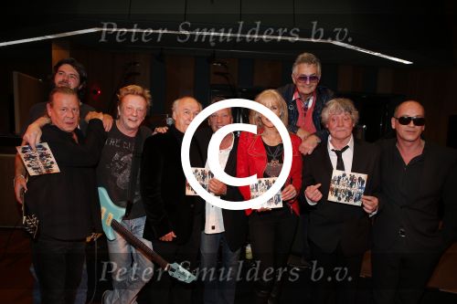 Hilversum 6 maart 2013
Presentatie cd Rock@R\'allstars in wisseloord studio\'s met oa Jan Rietman Jan Tuijp Marga Bult Dany Lademacher Ton op t Hof Jan Kooper en Albert Deinum.
Pdeter Smulders bv