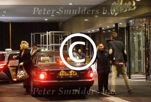 Amsterdam Breukelen 11 maart 2013
Mariska v Kolck met nieuwe vriend Rick Meijer bij het okura hotel en dasarna kussend bij haar huis in Breukelen.
Peter Smulders bv