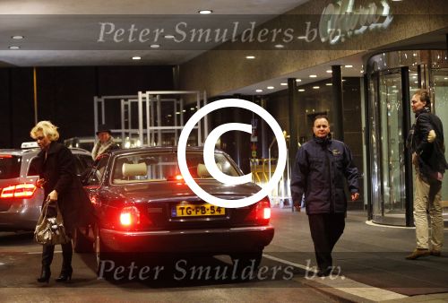 Amsterdam Breukelen 11 maart 2013
Mariska v Kolck met nieuwe vriend Rick Meijer bij het okura hotel en dasarna kussend bij haar huis in Breukelen.
Peter Smulders bv