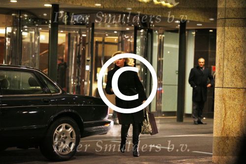 Amsterdam Breukelen 11 maart 2013
Mariska v Kolck met nieuwe vriend Rick Meijer bij het okura hotel en dasarna kussend bij haar huis in Breukelen.
Peter Smulders bv