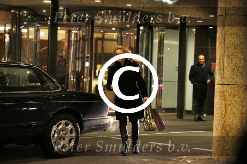Amsterdam Breukelen 11 maart 2013
Mariska v Kolck met nieuwe vriend Rick Meijer bij het okura hotel en dasarna kussend bij haar huis in Breukelen.
Peter Smulders bv