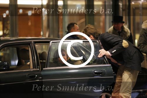 Amsterdam Breukelen 11 maart 2013
Mariska v Kolck met nieuwe vriend Rick Meijer bij het okura hotel en dasarna kussend bij haar huis in Breukelen.
Peter Smulders bv