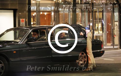 Amsterdam Breukelen 11 maart 2013
Mariska v Kolck met nieuwe vriend Rick Meijer bij het okura hotel en dasarna kussend bij haar huis in Breukelen.
Peter Smulders bv