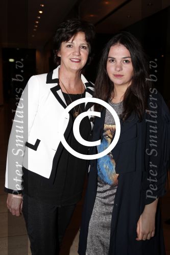 Amsterdam 9 maart 2013
Modeshow Mart Visser in het Hilton. Martine v os met dochter
Peter Smulders bv