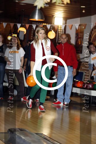 Utrecht 15 maart 2013
Prins van Oranje en Prinses Mï¿½xima gingen vanmorgen bowlen met bezoekers en vrijwilligers van het Catharijnehuis, Stichting Dagopvang Utrecht. Het Catharijnehuis biedt een ontmoetingsplaats voor dak- en thuislozen. Hier kunnen zij, met behulp van persoonlijke en praktische ondersteuning, in dagelijkse levensbehoeften voorzien en ingangen voor verdere hulpverlening vinden. De dienstverlening wordt voornamelijk geleverd door vrijwilligers.
Peter Smulders bv