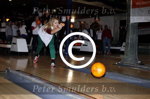 Utrecht 15 maart 2013
Prins van Oranje en Prinses Mï¿½xima gingen vanmorgen bowlen met bezoekers en vrijwilligers van het Catharijnehuis, Stichting Dagopvang Utrecht. Het Catharijnehuis biedt een ontmoetingsplaats voor dak- en thuislozen. Hier kunnen zij, met behulp van persoonlijke en praktische ondersteuning, in dagelijkse levensbehoeften voorzien en ingangen voor verdere hulpverlening vinden. De dienstverlening wordt voornamelijk geleverd door vrijwilligers.
Peter Smulders bv