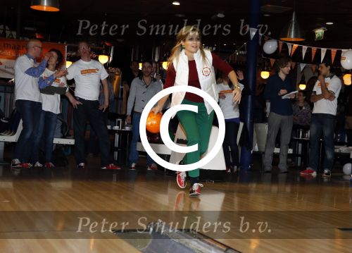 Utrecht 15 maart 2013
Prins van Oranje en Prinses Mï¿½xima gingen vanmorgen bowlen met bezoekers en vrijwilligers van het Catharijnehuis, Stichting Dagopvang Utrecht. Het Catharijnehuis biedt een ontmoetingsplaats voor dak- en thuislozen. Hier kunnen zij, met behulp van persoonlijke en praktische ondersteuning, in dagelijkse levensbehoeften voorzien en ingangen voor verdere hulpverlening vinden. De dienstverlening wordt voornamelijk geleverd door vrijwilligers.
Peter Smulders bv