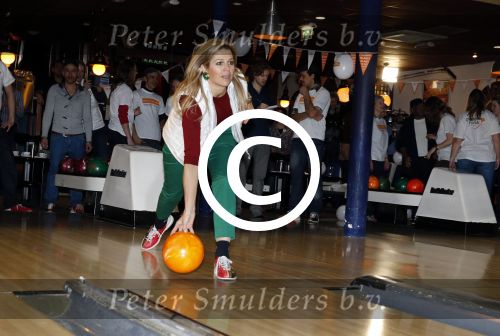 Utrecht 15 maart 2013
Prins van Oranje en Prinses Mï¿½xima gingen vanmorgen bowlen met bezoekers en vrijwilligers van het Catharijnehuis, Stichting Dagopvang Utrecht. Het Catharijnehuis biedt een ontmoetingsplaats voor dak- en thuislozen. Hier kunnen zij, met behulp van persoonlijke en praktische ondersteuning, in dagelijkse levensbehoeften voorzien en ingangen voor verdere hulpverlening vinden. De dienstverlening wordt voornamelijk geleverd door vrijwilligers.
Peter Smulders bv