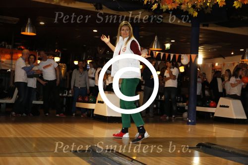 Utrecht 15 maart 2013
Prins van Oranje en Prinses Mï¿½xima gingen vanmorgen bowlen met bezoekers en vrijwilligers van het Catharijnehuis, Stichting Dagopvang Utrecht. Het Catharijnehuis biedt een ontmoetingsplaats voor dak- en thuislozen. Hier kunnen zij, met behulp van persoonlijke en praktische ondersteuning, in dagelijkse levensbehoeften voorzien en ingangen voor verdere hulpverlening vinden. De dienstverlening wordt voornamelijk geleverd door vrijwilligers.
Peter Smulders bv