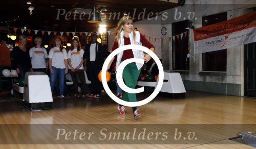 Utrecht 15 maart 2013
Prins van Oranje en Prinses Mï¿½xima gingen vanmorgen bowlen met bezoekers en vrijwilligers van het Catharijnehuis, Stichting Dagopvang Utrecht. Het Catharijnehuis biedt een ontmoetingsplaats voor dak- en thuislozen. Hier kunnen zij, met behulp van persoonlijke en praktische ondersteuning, in dagelijkse levensbehoeften voorzien en ingangen voor verdere hulpverlening vinden. De dienstverlening wordt voornamelijk geleverd door vrijwilligers.
Peter Smulders bv