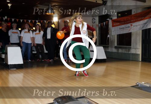 Utrecht 15 maart 2013
Prins van Oranje en Prinses Mï¿½xima gingen vanmorgen bowlen met bezoekers en vrijwilligers van het Catharijnehuis, Stichting Dagopvang Utrecht. Het Catharijnehuis biedt een ontmoetingsplaats voor dak- en thuislozen. Hier kunnen zij, met behulp van persoonlijke en praktische ondersteuning, in dagelijkse levensbehoeften voorzien en ingangen voor verdere hulpverlening vinden. De dienstverlening wordt voornamelijk geleverd door vrijwilligers.
Peter Smulders bv