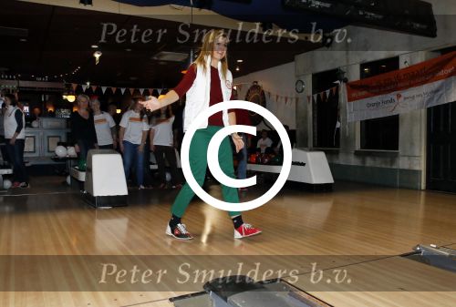 Utrecht 15 maart 2013
Prins van Oranje en Prinses Mï¿½xima gingen vanmorgen bowlen met bezoekers en vrijwilligers van het Catharijnehuis, Stichting Dagopvang Utrecht. Het Catharijnehuis biedt een ontmoetingsplaats voor dak- en thuislozen. Hier kunnen zij, met behulp van persoonlijke en praktische ondersteuning, in dagelijkse levensbehoeften voorzien en ingangen voor verdere hulpverlening vinden. De dienstverlening wordt voornamelijk geleverd door vrijwilligers.
Peter Smulders bv