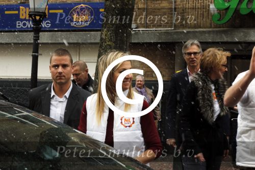 Utrecht 15 maart 2013
Prins van Oranje en Prinses Mï¿½xima gingen vanmorgen bowlen met bezoekers en vrijwilligers van het Catharijnehuis, Stichting Dagopvang Utrecht. Het Catharijnehuis biedt een ontmoetingsplaats voor dak- en thuislozen. Hier kunnen zij, met behulp van persoonlijke en praktische ondersteuning, in dagelijkse levensbehoeften voorzien en ingangen voor verdere hulpverlening vinden. De dienstverlening wordt voornamelijk geleverd door vrijwilligers.
Peter Smulders bv