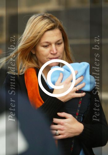 Amsterdam 28 december 2003
Prinses Maxima en Prinses Amalia wandelen met ouders Maxima en broer en zus bij Paleis op de Dam.Jorge Zorreguita en Carmen Zorreguita