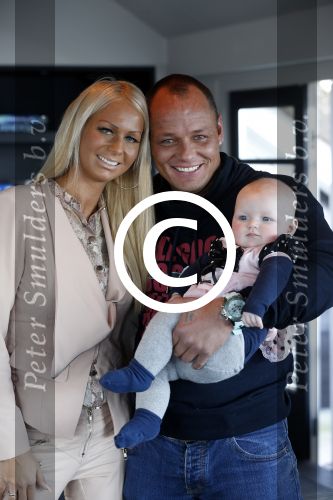 Loosdrecht 21 februari 2013
Presentatie rtl5 programma Huisje boompje Barbie met Samantha de Jong Michael v d Plas en dochter Angelina bij het witte huis.
Peter Smulders bv