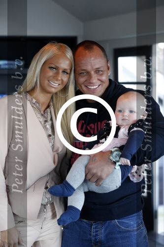 Loosdrecht 21 februari 2013
Presentatie rtl5 programma Huisje boompje Barbie met Samantha de Jong Michael v d Plas en dochter Angelina bij het witte huis.
Peter Smulders bv