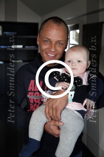 Loosdrecht 21 februari 2013
Presentatie rtl5 programma Huisje boompje Barbie met Samantha de Jong Michael v d Plas en dochter Angelina bij het witte huis.
Peter Smulders bv