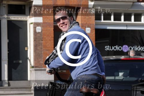 Amsterdam 5 maart 2013
Patrick Huisman met zijn vriendin Madelon Doornbos op de fiets in amsterdam zuid.
Peter Smulders bv