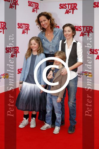 Scheveningen 3maart 2013
Premiere sisteract in het circustheater. Paulien Huizinga met kinderen
Peter Smulders bv