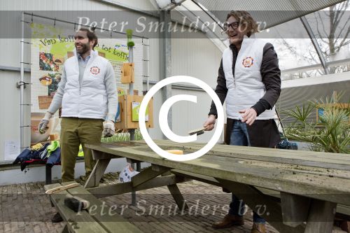 Dordrecht 15 maart 2013
Koningin Beatrix Prinses Margriet Tjalling ten Cate Prins Bernhard jr Prins Floris en Prins Bernhard jr voor NL DOET bij het Duurzaamheidscentrum  center) Weitzigt in Dordrecht.
Peter Smulders bv