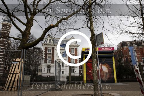 Amsterdam 11 februari 2013
Lovers heeft een kassa precies tegen over het huis van prins Bernhard geplaatst.
Peter Smulders bv