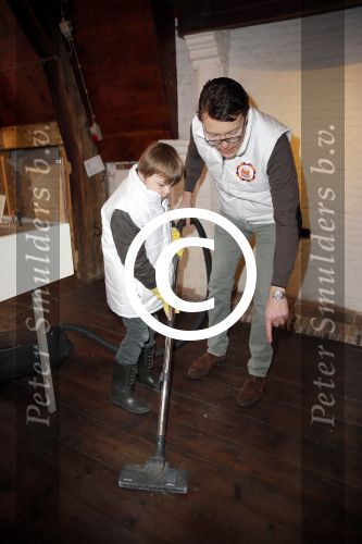Bergen op zoom 16 maart 2013
Prinses Laurentien helpt mee met de grote schoonmaak in Museum De Gevangenpoort. De prinses en haar man prins Constantijn verrichten samen met hun kinderen  Eloise en Claus Cazimir de schoonmaakwerkzaamheden in het kader van de vrijwilligersactie NLdoet.
Peter Smulders bv