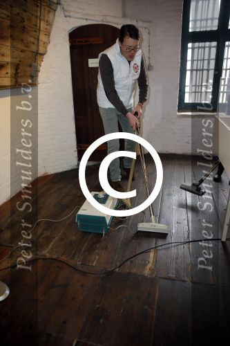 Bergen op zoom 16 maart 2013
Prinses Laurentien helpt mee met de grote schoonmaak in Museum De Gevangenpoort. De prinses en haar man prins Constantijn verrichten samen met hun kinderen  Eloise en Claus Cazimir de schoonmaakwerkzaamheden in het kader van de vrijwilligersactie NLdoet.
Peter Smulders bv