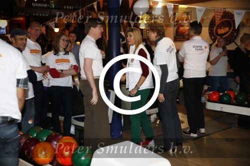 Utrecht 15 maart 2013
Prins van Oranje en Prinses Mï¿½xima gingen vanmorgen bowlen met bezoekers en vrijwilligers van het Catharijnehuis, Stichting Dagopvang Utrecht. Het Catharijnehuis biedt een ontmoetingsplaats voor dak- en thuislozen. Hier kunnen zij, met behulp van persoonlijke en praktische ondersteuning, in dagelijkse levensbehoeften voorzien en ingangen voor verdere hulpverlening vinden. De dienstverlening wordt voornamelijk geleverd door vrijwilligers.
Peter Smulders bv